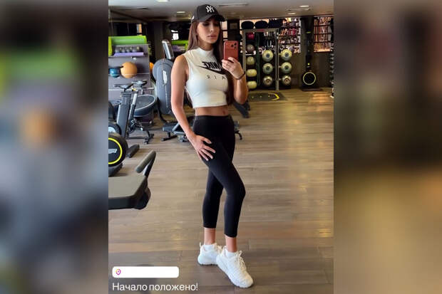 Певица Зара снялась в обтягивающей спортивной форме