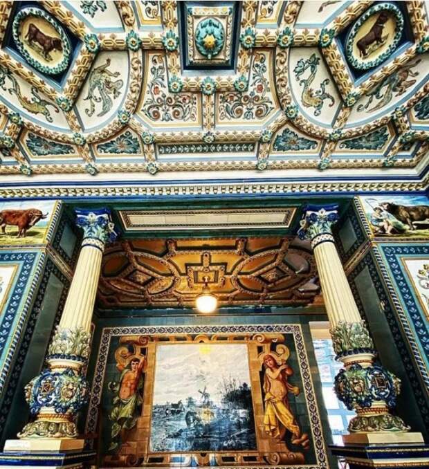 Изразцы и колонны расписывались вручную местными мастерами (Pfunds Molkerei, Дрезден). | Фото: lifetastessogood.blogspot.com. Изразцы и колонны расписывались вручную местными мастерами (Pfunds Molkerei, Дрезден). | Фото: lifetastessogood.blogspot.com.