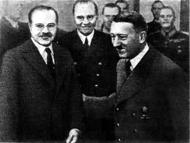 Гитлер и советский премьер Молотов