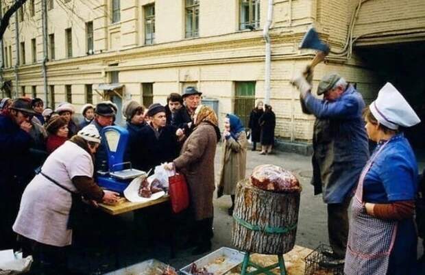Продажа мяса на Грузинском валу. 1988 год Продажа мяса на Грузинском валу. 1988 год