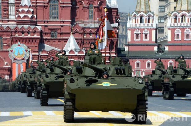 Боевая машина десанта БМД-4М "Садовница" во время военного парада в ознаменование 70-летия Победы в Великой Отечественной войне