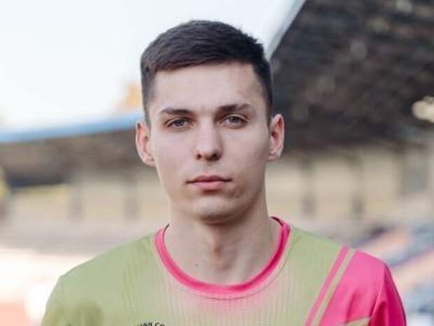 26-летний футболист из Серпухова Артем Калмыков умер прямо на поле в ходе матча