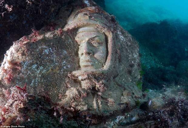 Подводный музей «Аллея вождей» на мысе Тарханкут в Крыму 