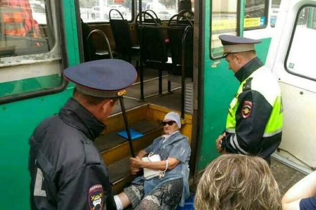 Вредная старушка из Новокузнецка на два часа остановила трамваи.