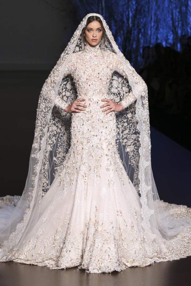 Русская сказка от Ralph & Russo осень-зима 2015 - 2016: великолепные и царственные наряды Русская сказка от Ralph & Russo осень-зима 2015 - 2016: великолепные и царственные наряды