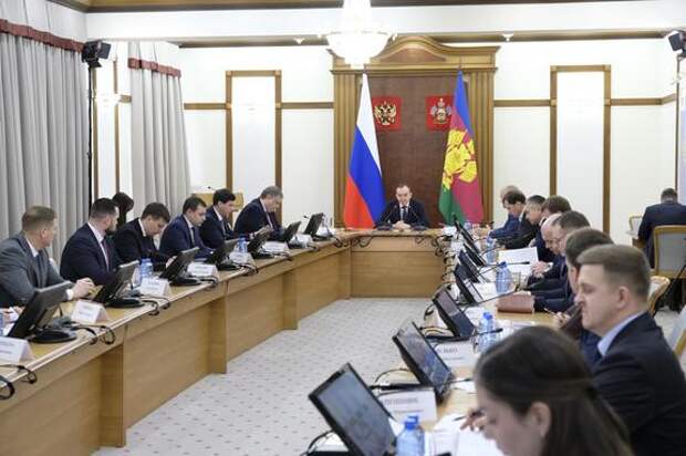 На Кубани обсудили экономическую ситуацию и качество школьного питания