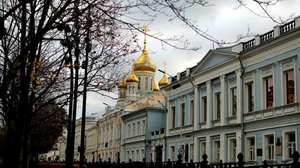 Средняя зарплата в России достигла 98,2 тысячи рублей, превысив уровень прошлого года