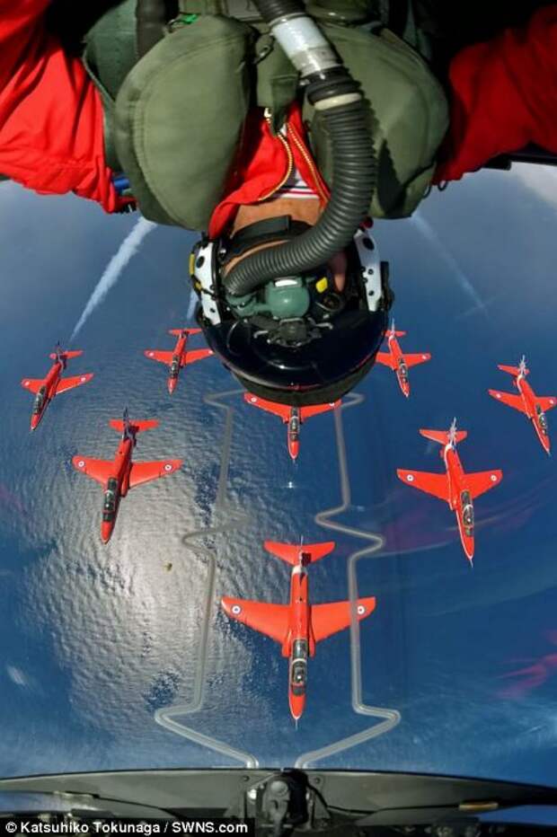 Red Arrows Pilot Selfie Люси в небе с алмазами: селфи пилотов самолетов