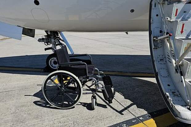 Летевшая в Москву после химиотерапии россиянка спасла жизнь иностранке на борту самолета