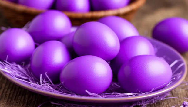 Тренд этой Пасхи: красим яйца в сиреневый цвет без химии — достаточно одной ложки этого