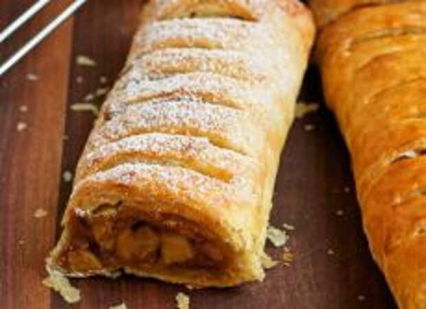 слоеный штрудель с яблоками и миндалем