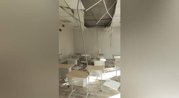 В Забайкалье рабочие разнесли потолок школы из-за невыплаты зарплаты