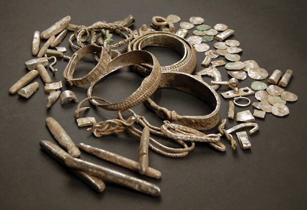 Клад серебряных предметов из Сильвердейла, Англия. Викинги, X век.