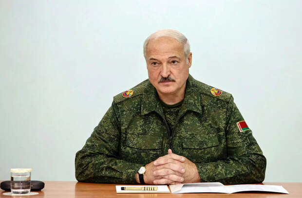 Президент Белоруссии Александр Лукашенко проводит конституционную реформу в своей стране как «защиту от Путина»....