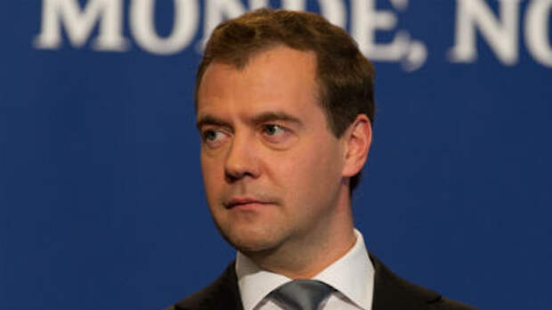 Медведев пообещал дать Крыму 2,5 млрд рублей на воду