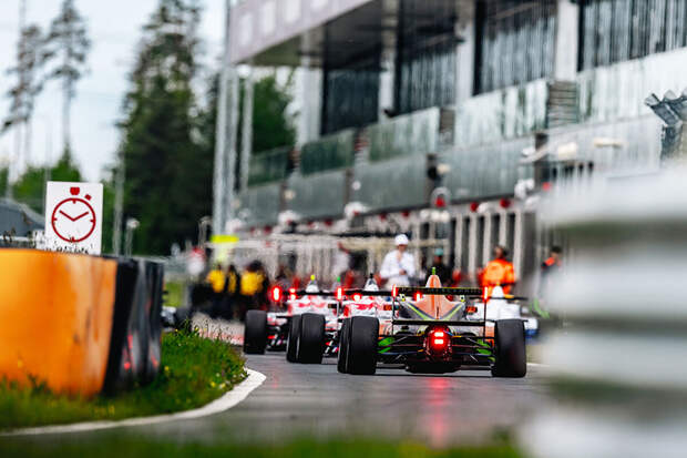 "Формула-1" отменила этапы Гран-при в Бахрейне и Саудовской Аравии из-за войны