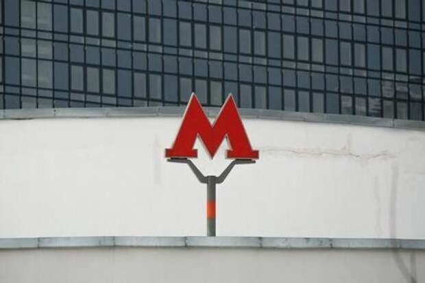 Москвичка ранила в лицо пассажирку, которая громко разговаривала в метро по телефону