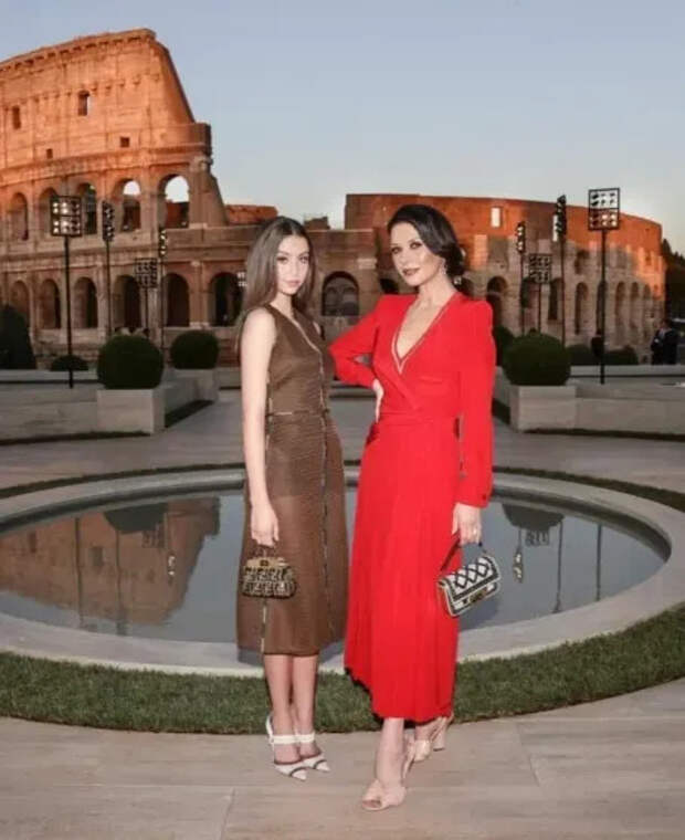 Кэрис Дуглас и Кэтрин Зета-Джонс