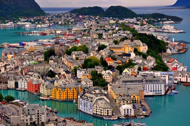 3180456_norwayalesund (700x464, 351Kb)