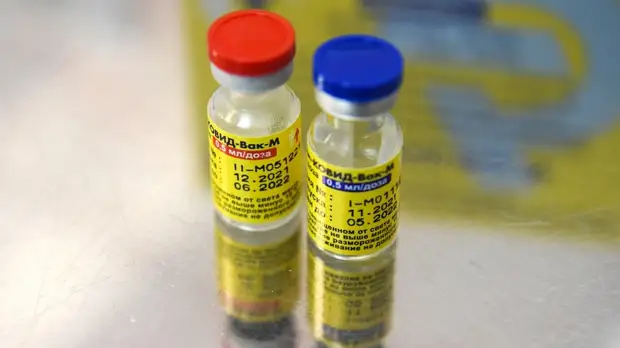 «Защитить права»: 17-летняя девушка оспорила приказ Минздрава об обязательном согласии родителей на прививку от COVID-19