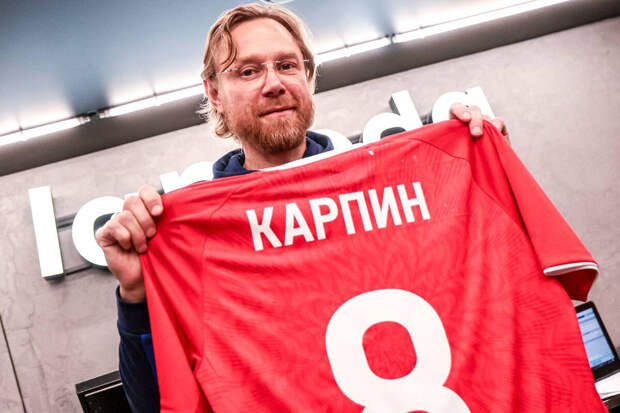 Футболист Попов заявил, что Карпин не смог развить футболистов в сборной