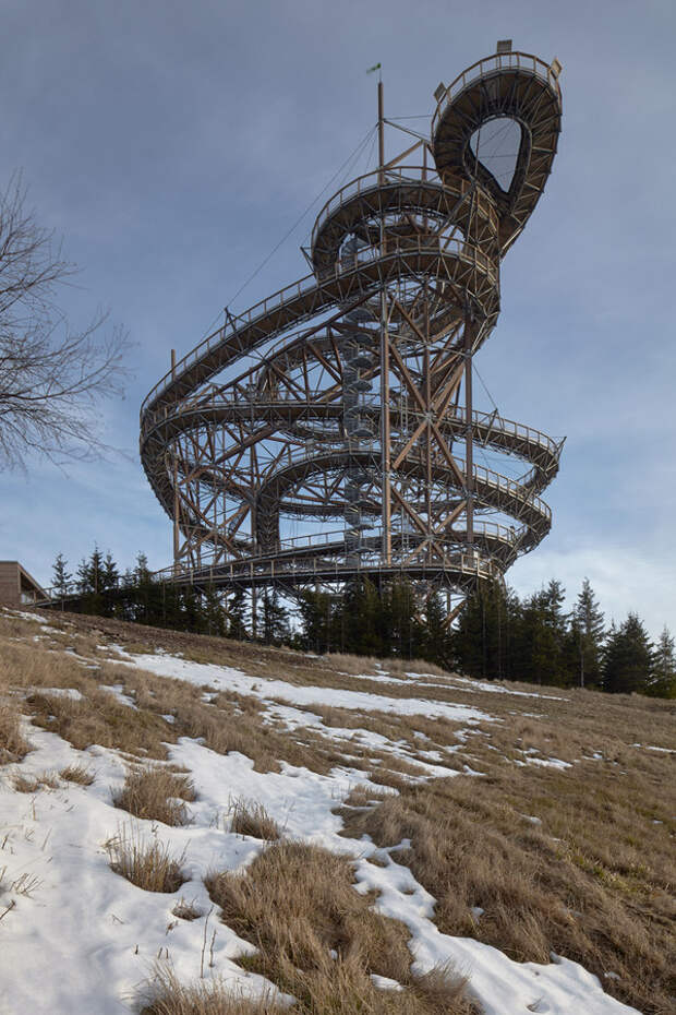 Смотровая площадка с экстремальной горкой в горах Чехии (13 фото) Смотровая площадка с экстремальной горкой в горах Чехии (13 фото)