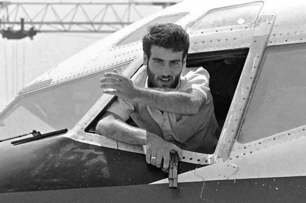 Ливанский боевик, участник похищения рейса 847 в Афинах, 1985 год.