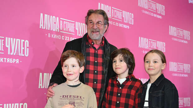 «Как ты с дедом разговариваешь?» — как Леонид Ярмольник справляется с внуками