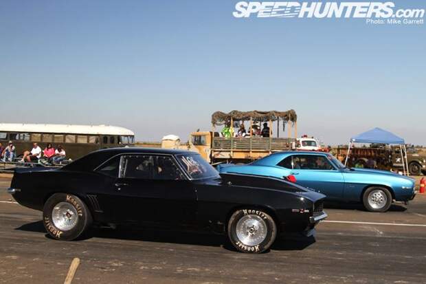 Hot-rod гонки на заброшенном аэродроме в Калифорнии (60 фото)