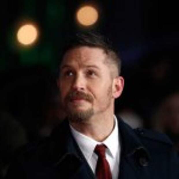 LONDON, ENGLAND - JANUARY 14: Actor Tom Hardy attends the UK Premiere of "The Revenant" at the Empire Leicester Square on January 14, 2016 in London, England. (Photo by John Phillips/Getty Images)
