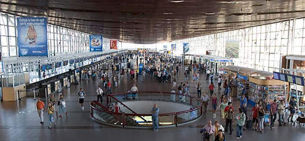 Испанскую пару, купившую в Колумбии ребенка, арестовали в аэропорту Боготы