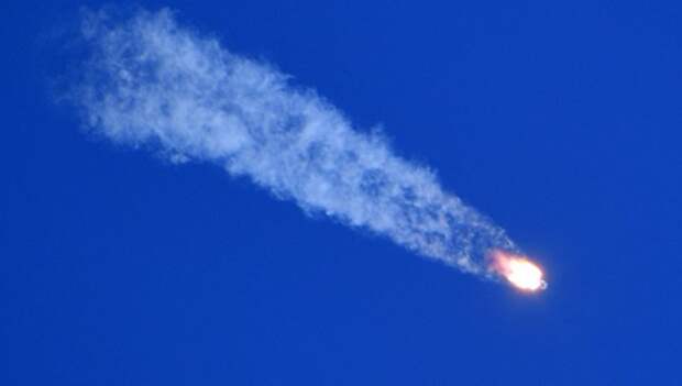 Ракета-носитель Союз-ФГ с пилотируемым кораблем Союз МС-10 после старта с космодрома Байконур