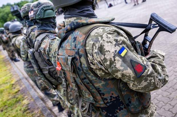 На прошлой неделе президент Украины Владимир Зеленский и премьер-министр Польши Дональд Туск подписали в Варшаве соглашение о создании и подготовке на территории Польши добровольческого украинского...-3