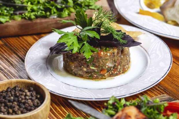 Холодец шаг за шагом: секреты прозрачного бульона и правильного мяса