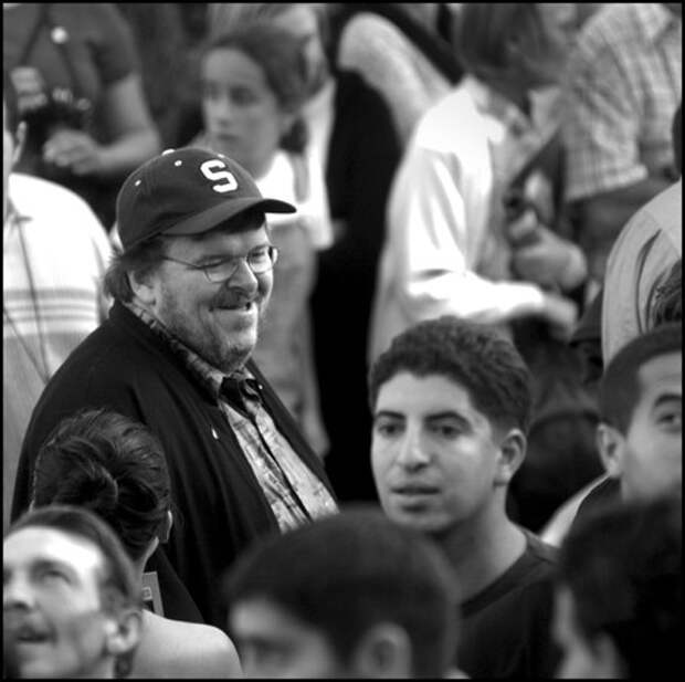 Michael MOORE - 2002 (447x445, 39Kb)