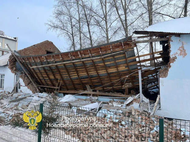 Аварийное здание спортивной школы обрушилось в Новосибирской области