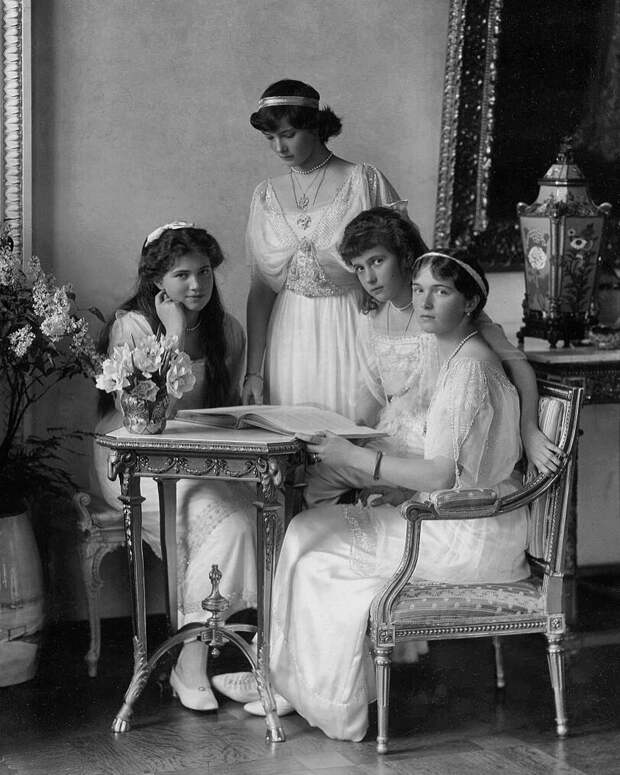 5 Великие княжны Мария, Татьяна, Анастасия и Ольга. 1914 г (559x700, 184Kb)