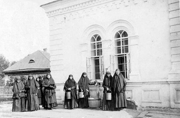 12 мистических фото монахов царской России
