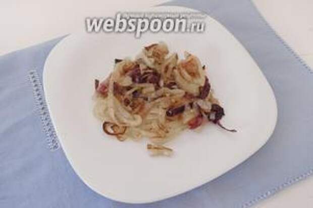 Отложим лук в сторону.