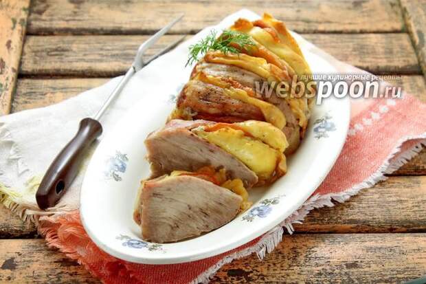 Фото Свинина гармошкой с помидорами и сыром