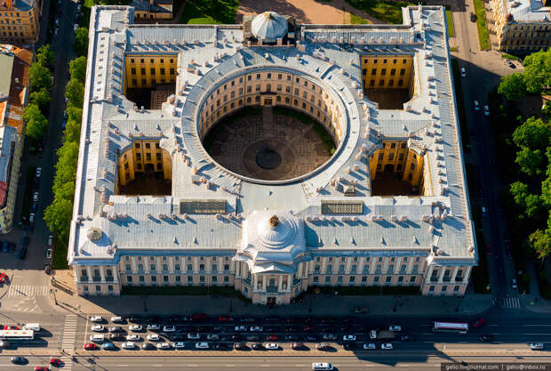 Санкт-Петербургский академический институт живописи, скульптуры и архитектуры им. И. Е. Репина. Санкт-Петербургский академический институт живописи, скульптуры и архитектуры им. И. Е. Репина.