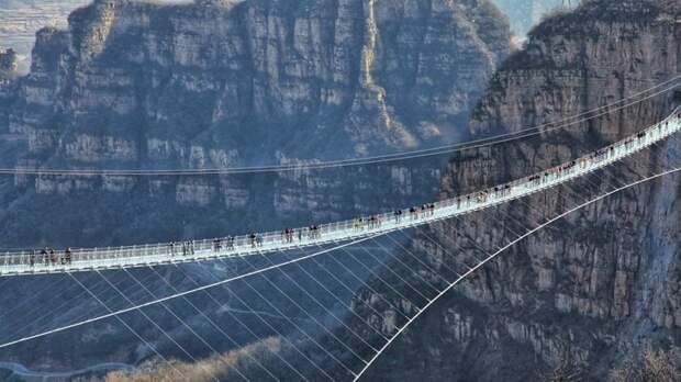 7. Самый длинный и самый высокий стеклянный мост в мире, Национальный парк Чжанцзяцзе, Китай в мире, высота, кадр, красота, люди, фото