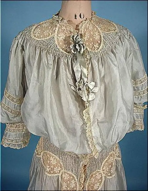 Легкая блузка 19 века. Пеньюар эдвардианской эпохи 19 век. Ночное платье 19 век Эдвардианская. Нижняя одежда женщин 19 века. Белье 19 века Англия.