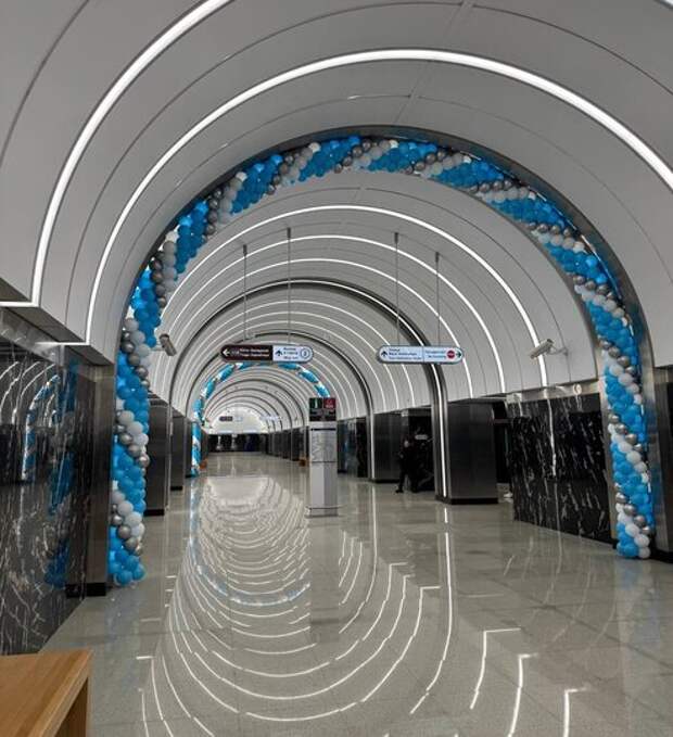 В Петербурге открылись две новые станции метро: "Юго-Западная" и "Путиловская"