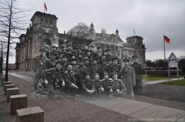 13 Берлин 1945-2010 Военные корреспонденты у Рейхстага. Им я обязан осуществлением этого проекта..jpg