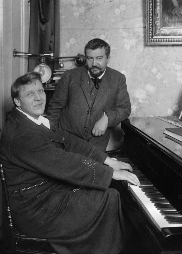9 Фёдор Шаляпин и Александр Куприн в начале 1910-х годов, в Куоккале (Финляндия) (501x700, 188Kb)