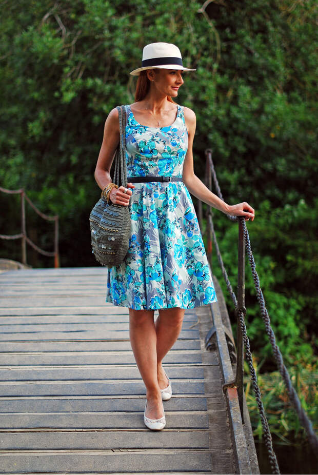 Retro style dress and Panama hat
