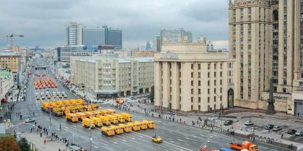 В Москве начался парад коммунальной техники / Фото: mos.ru