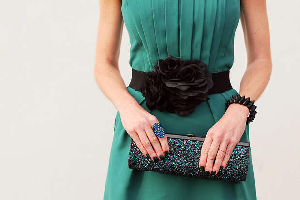 Christmas party outfit: little green dress