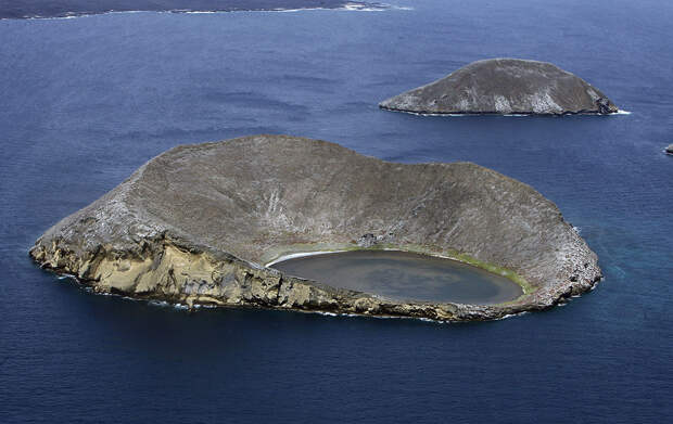 Этот чудесный кратер на острове Bainbridge на Галапагосских островах